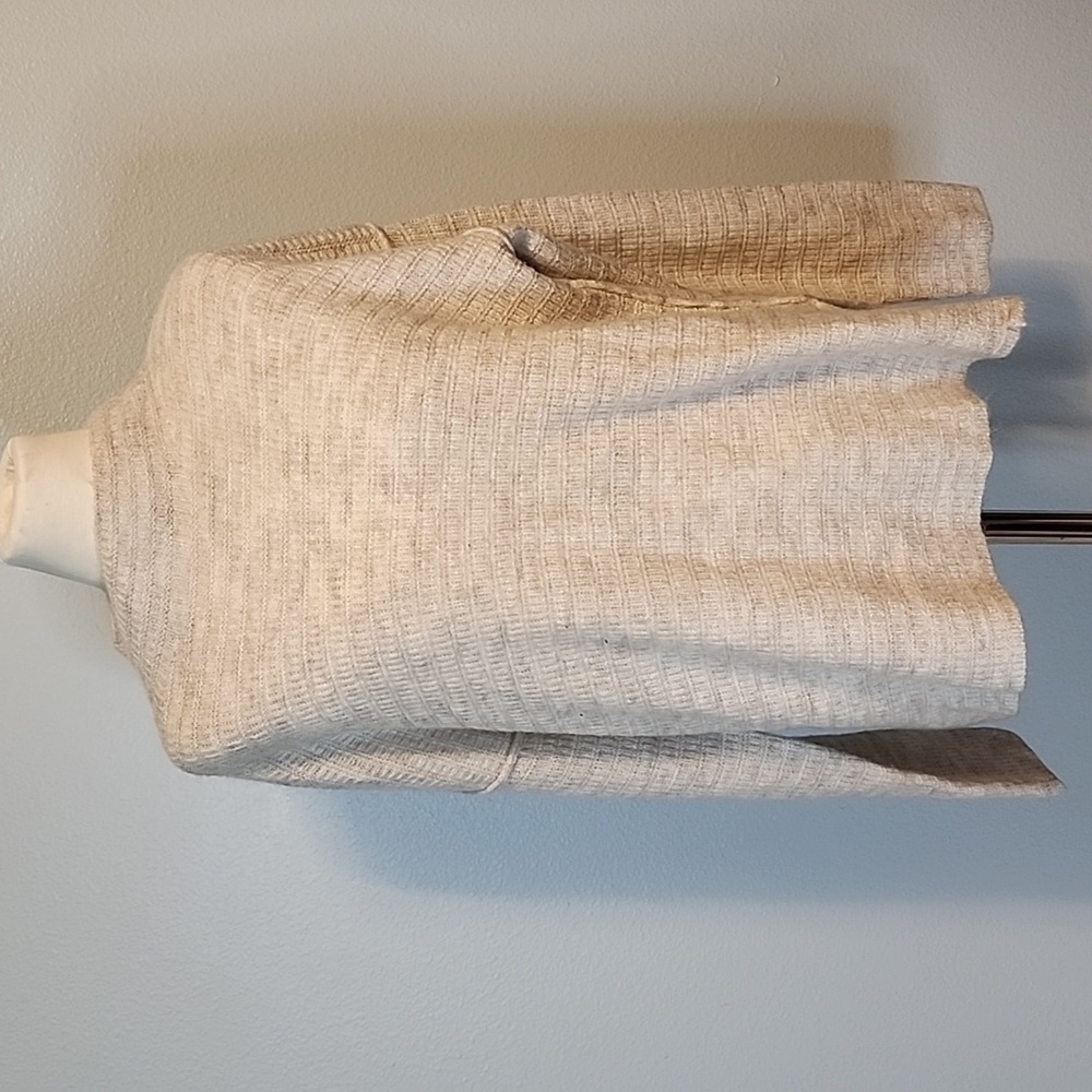 BKE outmeal sweater size medium new